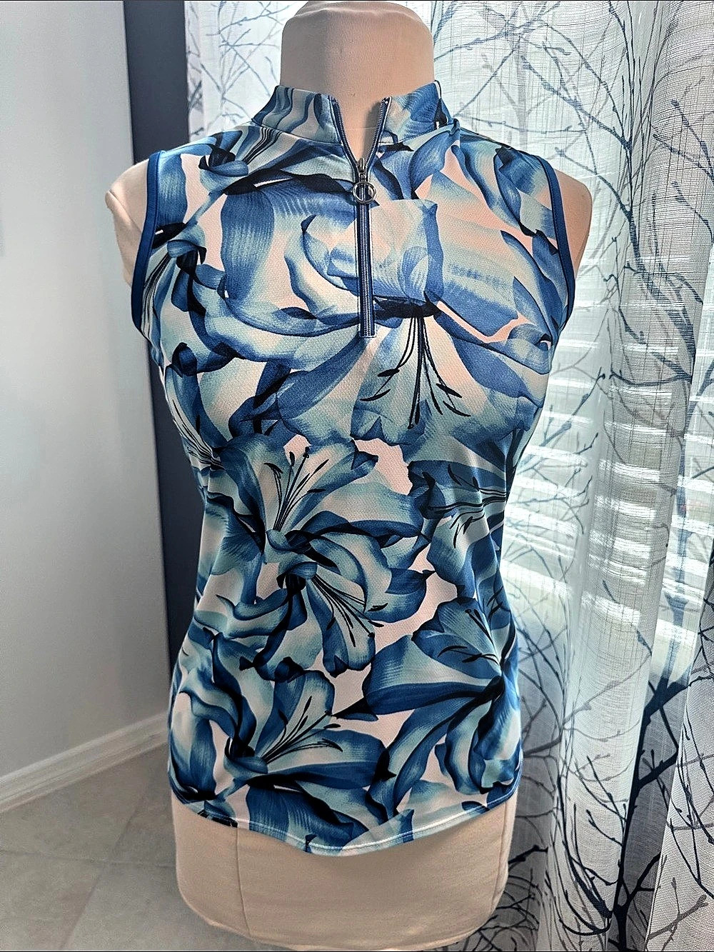 TAIL Floral Zip Neck Top Blue & Pink Size Small Like New